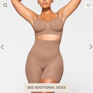 Skims shaping short super flattering